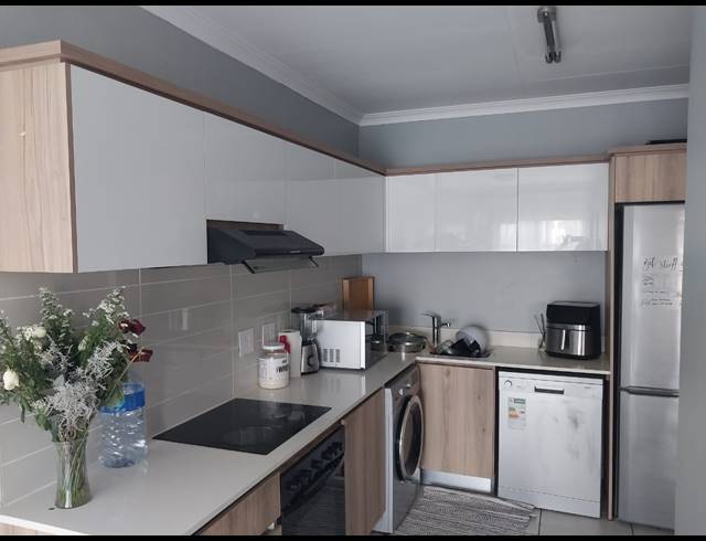 1 BEDROOM APARTMENT TO LET IN WILLOW PARK MANOR